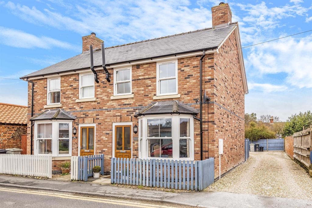 Horncastle Road, Mareham Le Fen, Boston, Lincs, PE22 7QL 3 bed semi