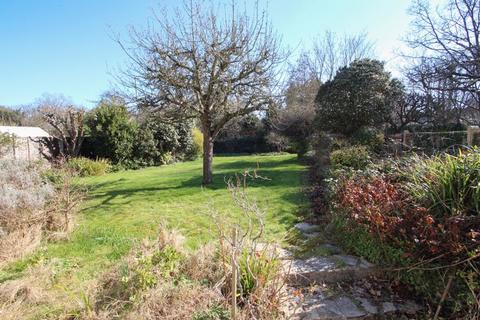 28 Manor Drive, Hinchley Wood, Esher, KT10 0AX