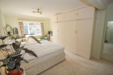 119 Claygate Lane, Esher, KT10 0BH