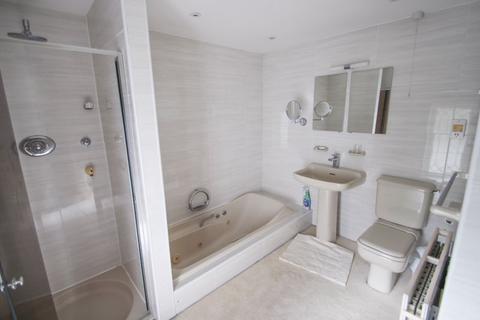119 Claygate Lane, Esher, KT10 0BH