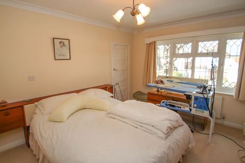 119 Claygate Lane, Esher, KT10 0BH