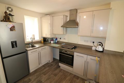 3 bedroom end of terrace house to rent - Richmond Way, Kingswood