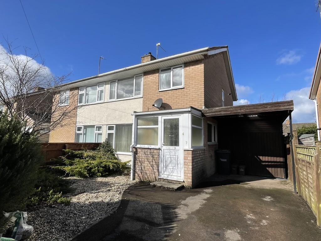 Barrington Drive, Hucclecote 3 bed semidetached house £1,050 pcm (£242 pw)