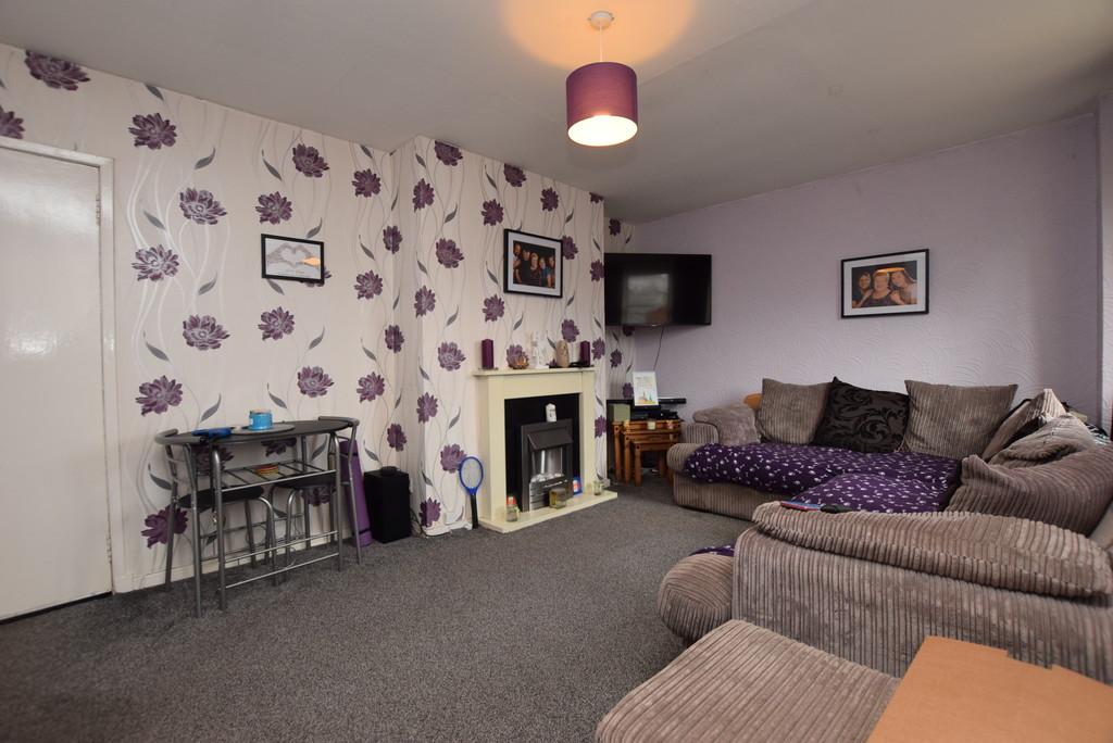 Newhouse Road, Perth 2 bed terraced house £115,000