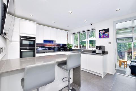 12 Gregory Road, Hedgerley, Slough, SL2 3XL