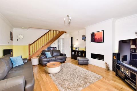 12 Gregory Road, Hedgerley, Slough, SL2 3XL