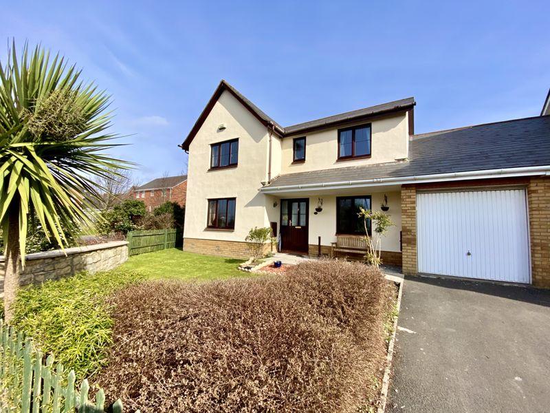 34 Clos Castell Newydd, Bridgend CF31... 4 bed detached house £325,000