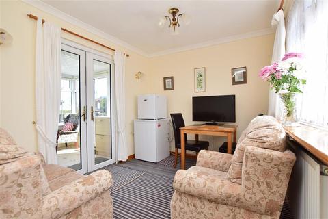 12a Belcaire Close, Lympne, Hythe, CT21 4JT