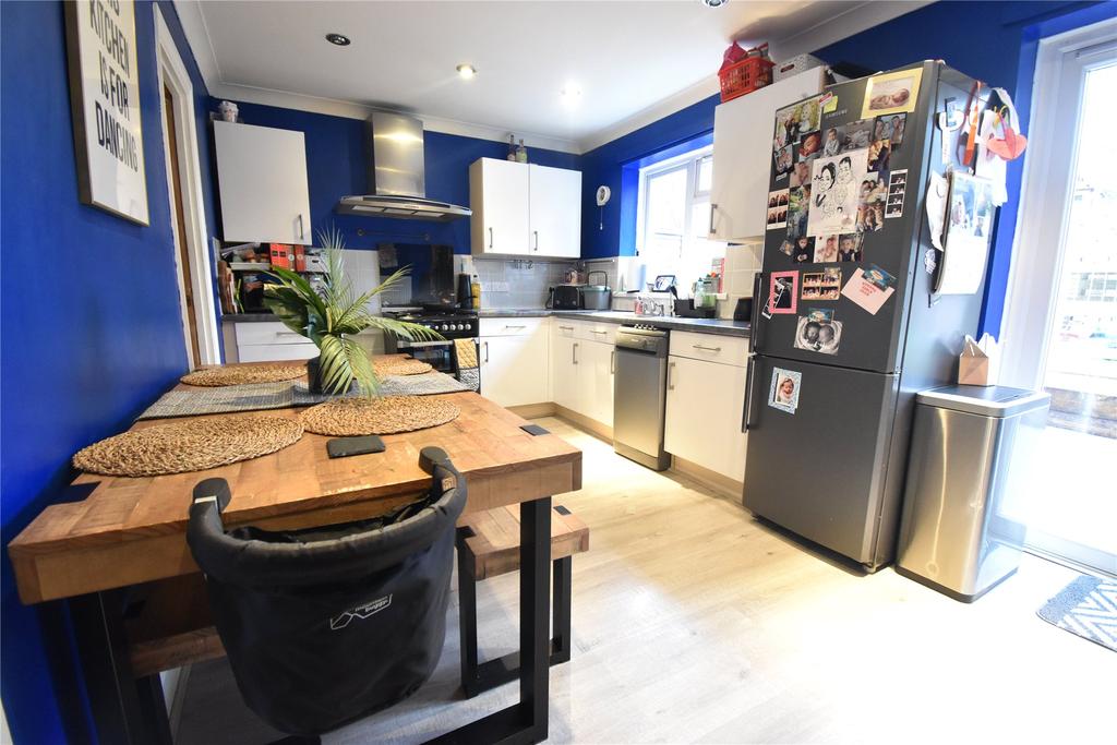 Oakengates, Bracknell, Berkshire, RG12 3 bed terraced house £330,000