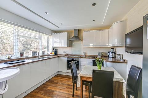 35 Gresham Avenue, Warlingham, CR6 9DG