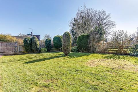 35 Gresham Avenue, Warlingham, CR6 9DG