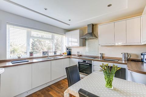 35 Gresham Avenue, Warlingham, CR6 9DG