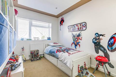 35 Gresham Avenue, Warlingham, CR6 9DG