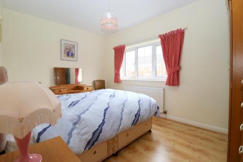 16 Binham Close, Luton, LU2 7AR