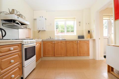 16 Binham Close, Luton, LU2 7AR