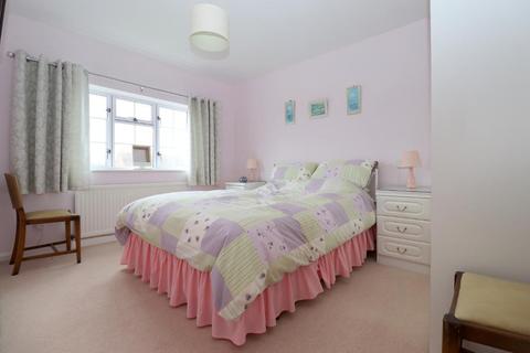 16 Binham Close, Luton, LU2 7AR