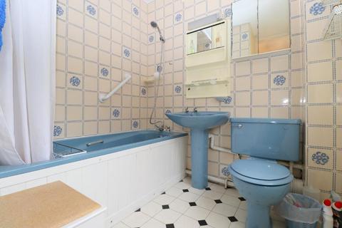 16 Binham Close, Luton, LU2 7AR