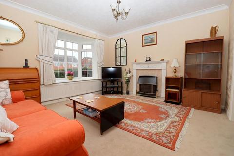 16 Binham Close, Luton, LU2 7AR