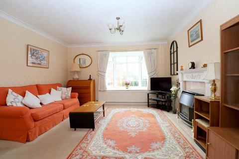 16 Binham Close, Luton, LU2 7AR