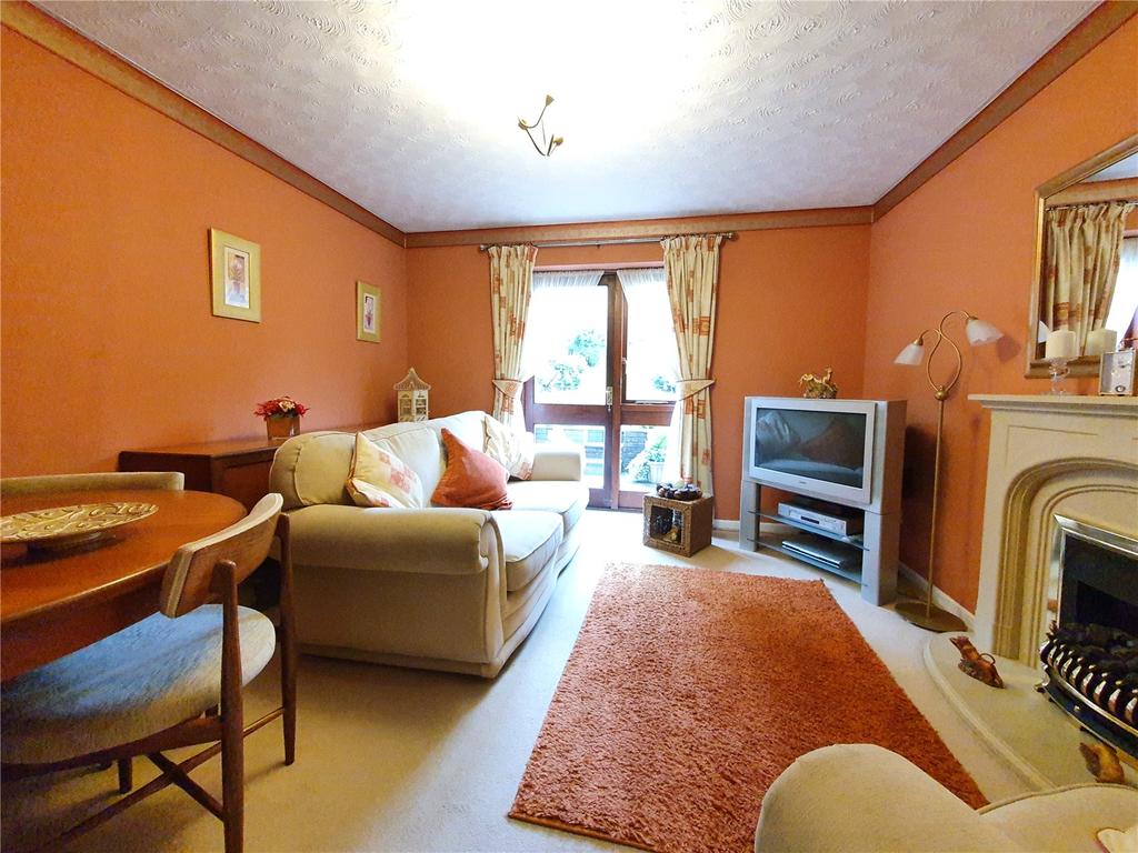 Tyzack Close, Brierley Hill, DY5 2 bed semidetached house £160,000