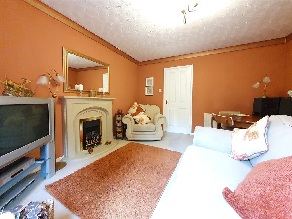 Tyzack Close, Brierley Hill, DY5 2 bed semidetached house £160,000