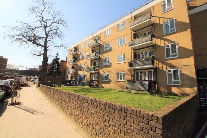 Marcon Court, Amhurst Road, Hackney, E8 2 bed flat £430,000