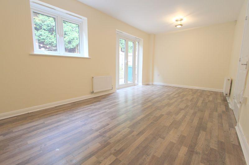 Aster Way, Tame Bridge 3 bed detached house £1,200 pcm (£277 pw)