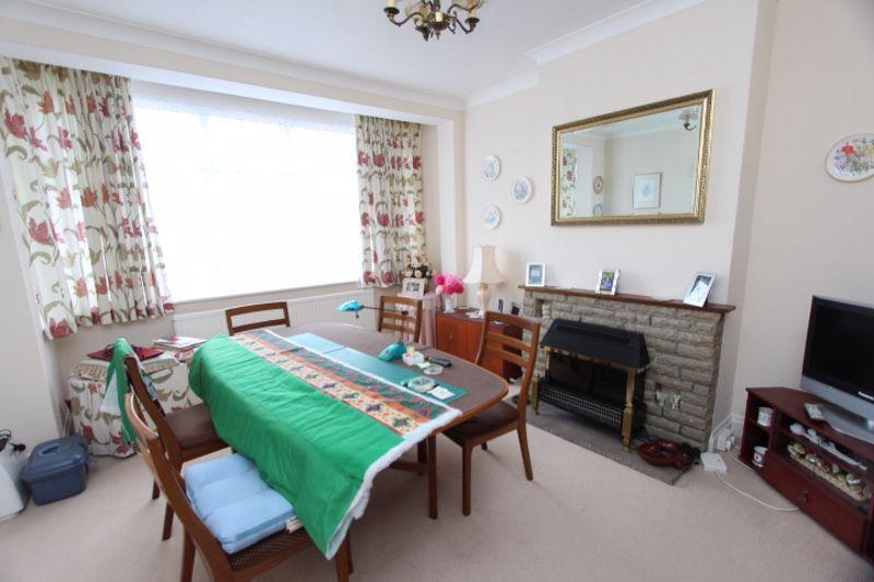 Pine Ridge, Carshalton 3 bed semidetached house £600,000