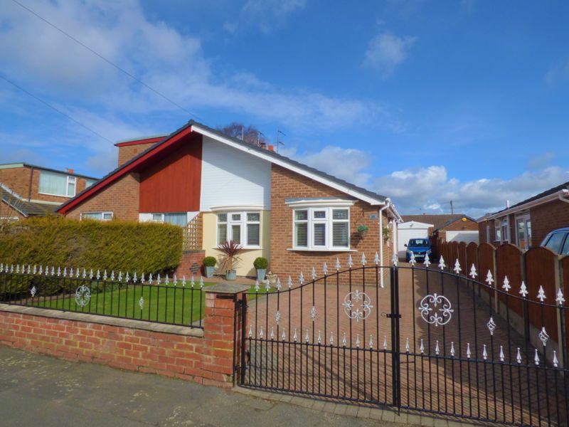 Walkers Lane, Penketh, WA5 2PA 2 bed semidetached bungalow £245,000