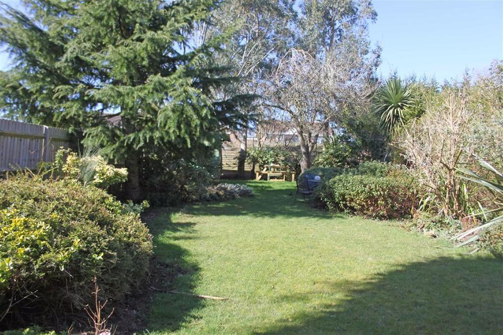 Westwood Green, Cookham, Berkshire 3 bed semidetached house £585,000