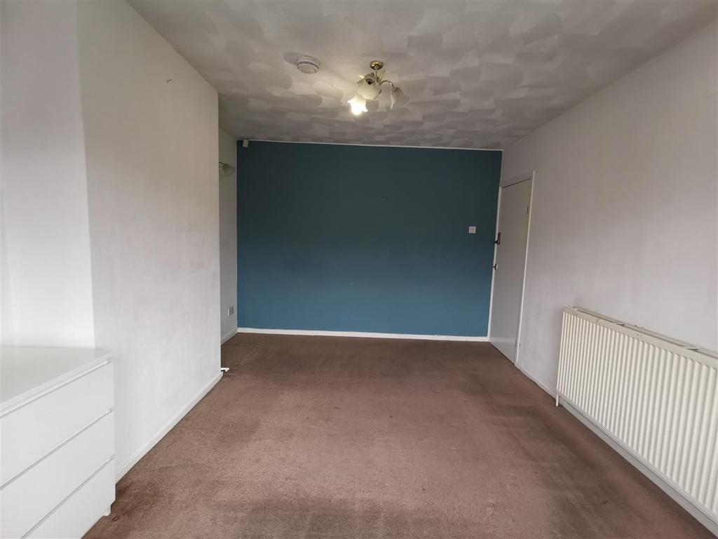 Esher Road, West Bromwich 2 bed house £795 pcm (£183 pw)