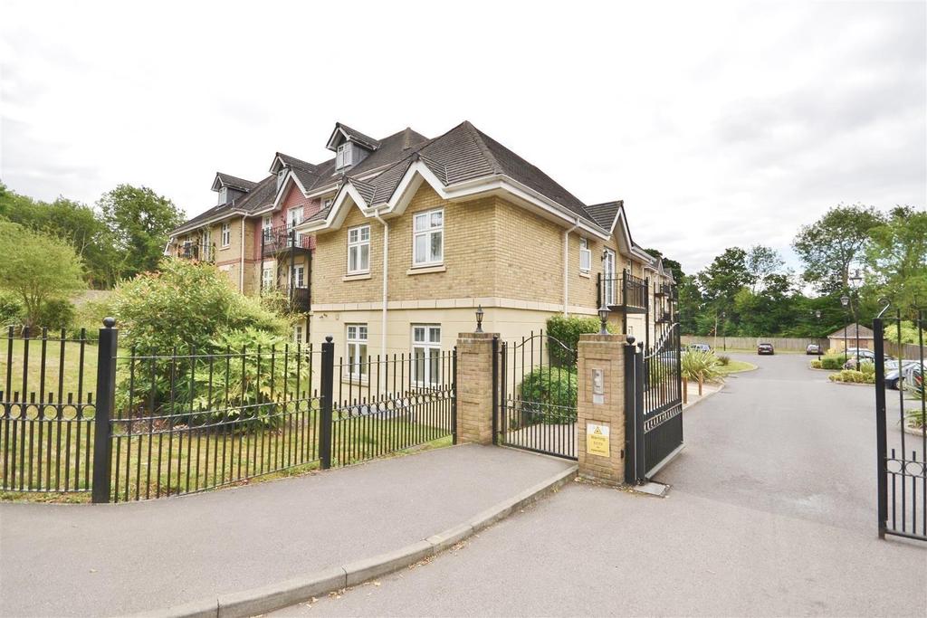 London Road, Bushey 2 bed apartment £410,000