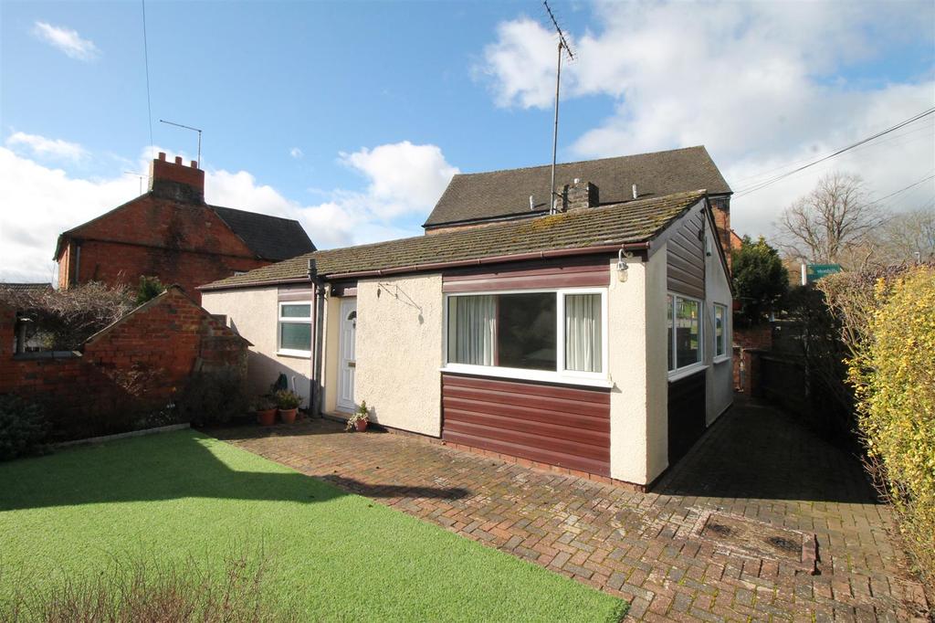 High Street, Flore, Northampton 3 bed house £250,000