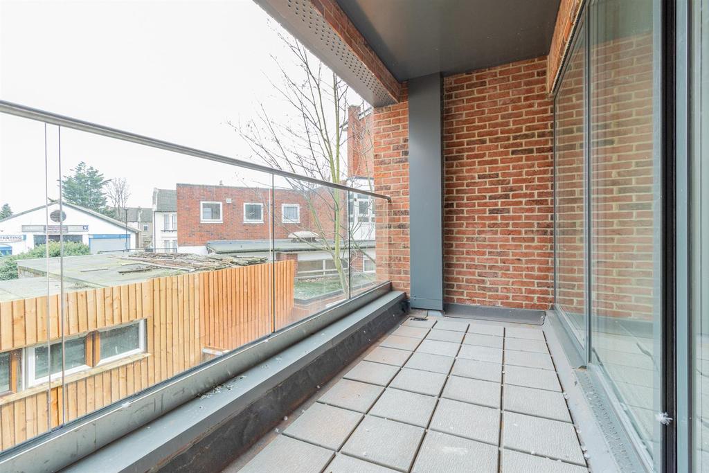 Flat 5 450   462 Barking Road London flat Balcony