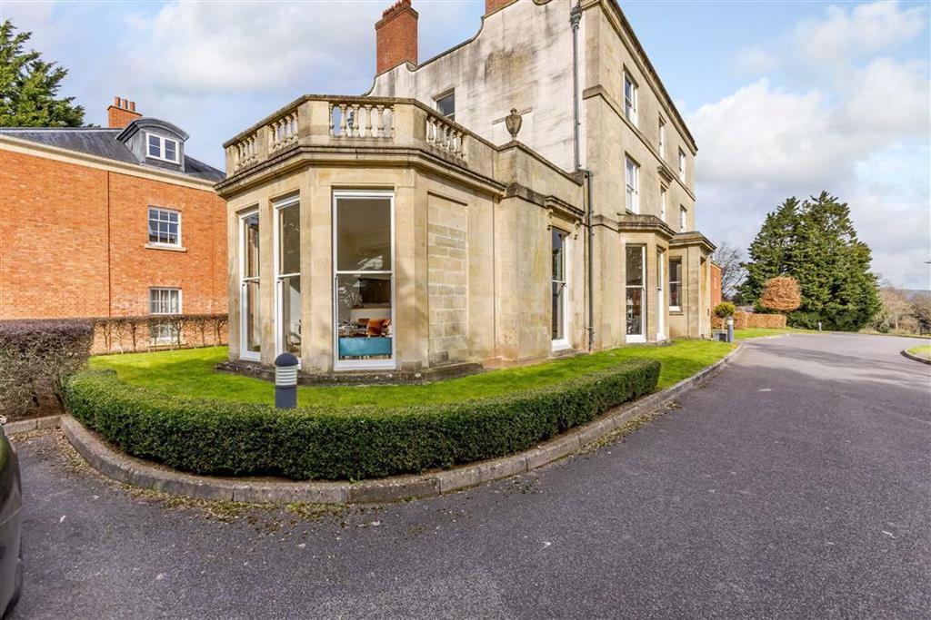 The Mount, Chepstow, Monmouthshire, NP16 1 bed flat for sale £250,000