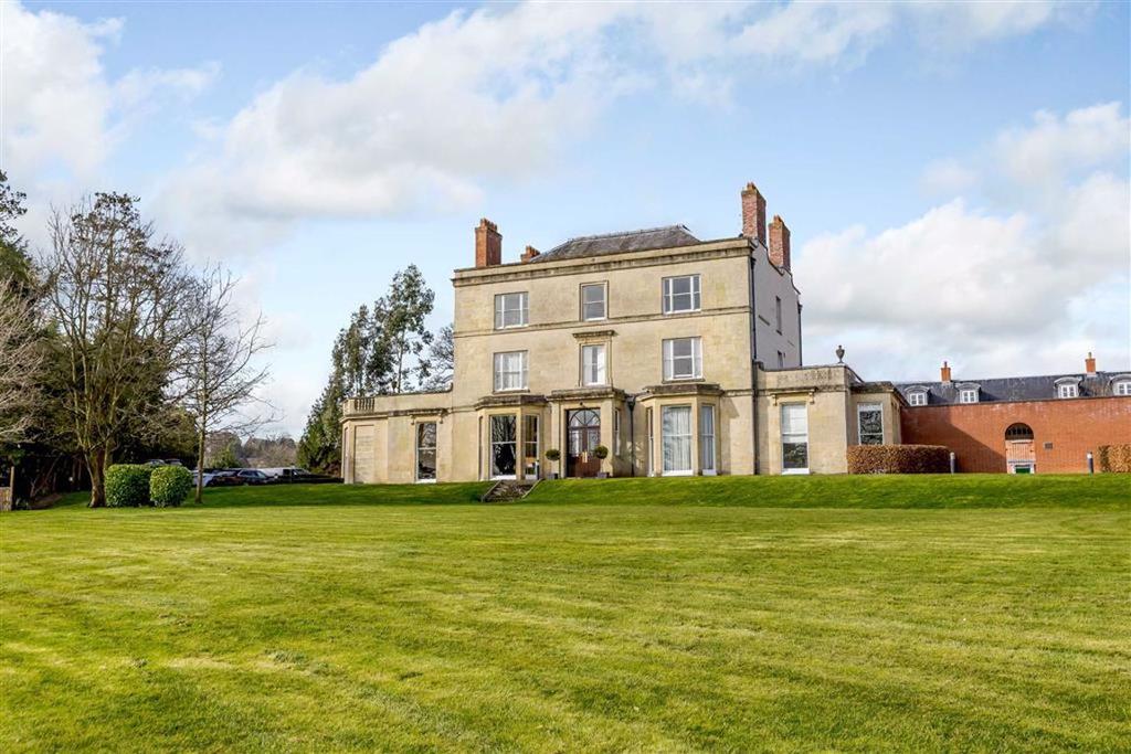 The Mount, Chepstow, Monmouthshire, NP16 1 bed flat £250,000