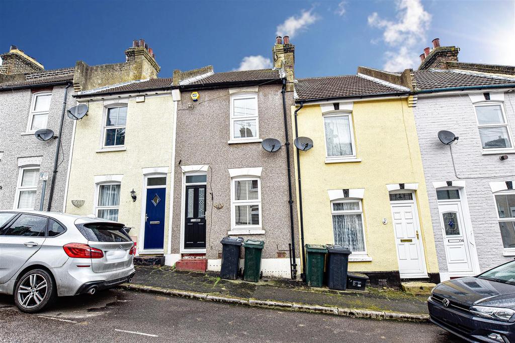 Castle Street, Greenhithe 2 bed terraced house £280,000