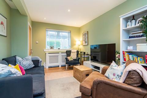 8 Broomhall Crescent, Edinburgh, EH12 7PF