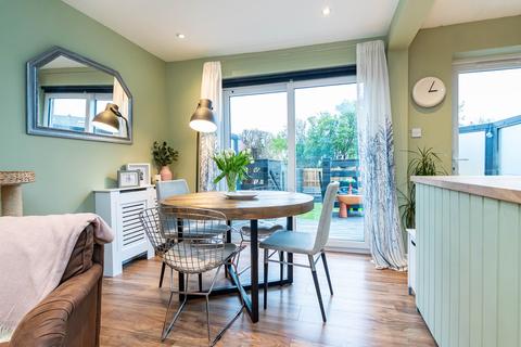 8 Broomhall Crescent, Edinburgh, EH12 7PF