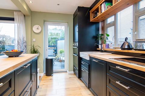 8 Broomhall Crescent, Edinburgh, EH12 7PF