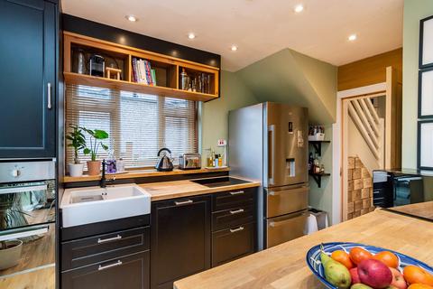 8 Broomhall Crescent, Edinburgh, EH12 7PF