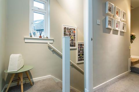 8 Broomhall Crescent, Edinburgh, EH12 7PF