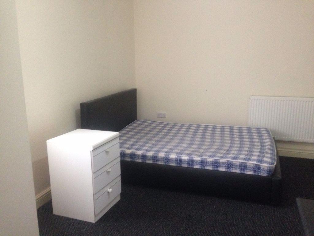 Flat, Doncaster Studio £368 pcm (£85 pw)