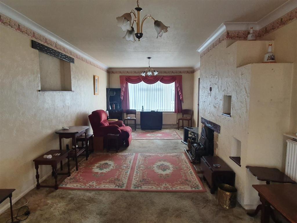 St. Wilfrids Road, West Hallam, Ilkeston 3 bed detached house £250,000