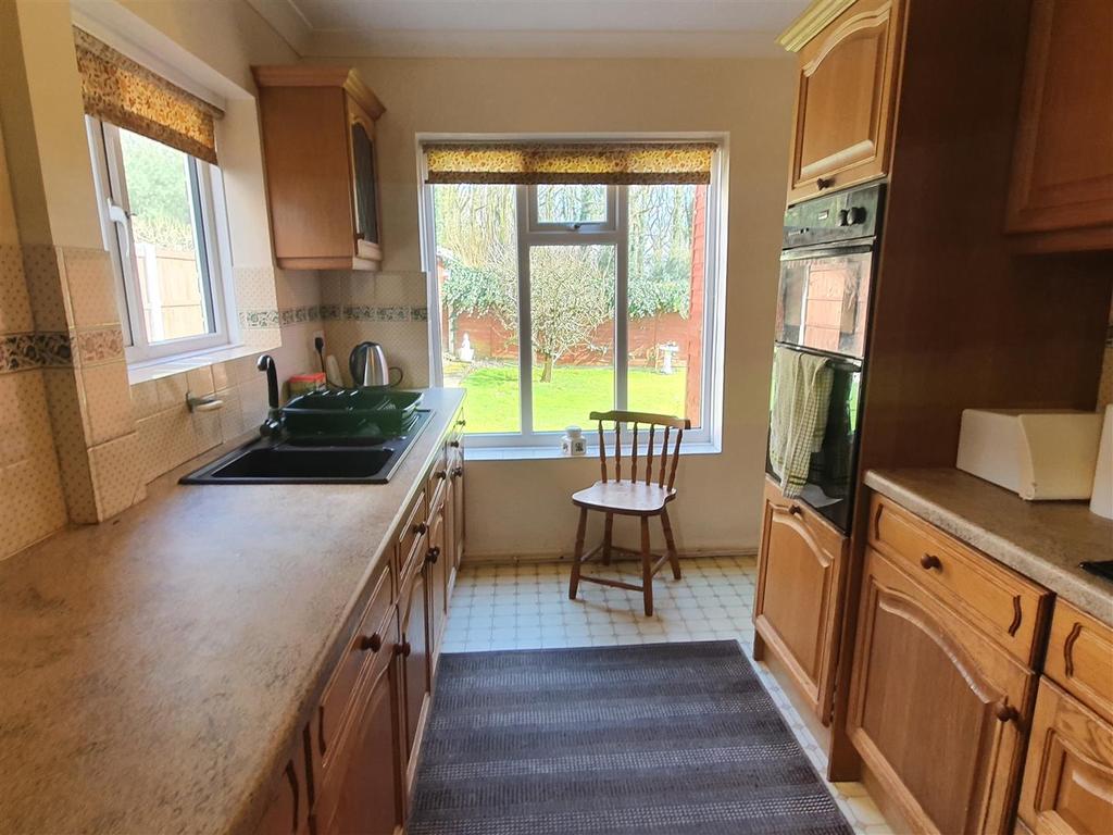 St. Wilfrids Road, West Hallam, Ilkeston 3 bed detached house £250,000