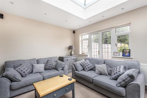 19 Richlands Avenue, Epsom, KT17 2JW