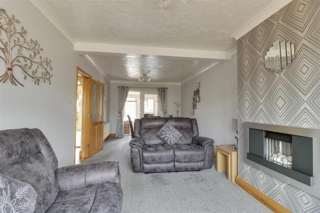 Richmond Avenue, Benfleet 3 bed semidetached house £325,000