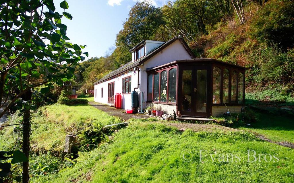 Bronwydd Arms, Nr.... 3 bed property with land £275,000