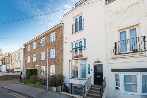 Flat 3, 3 Camden Road, Ramsgate, CT11 8HW