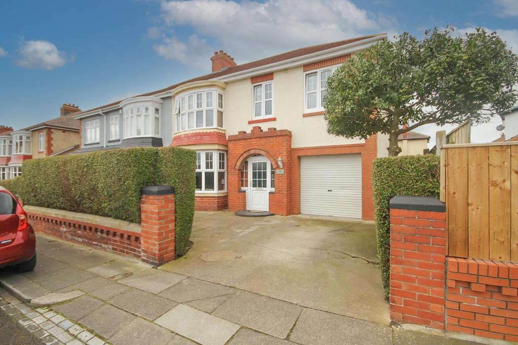 The Oval, Hartlepool 4 bed semidetached house £235,000